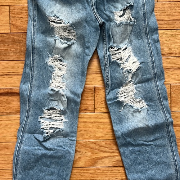 HOLLISTER Ultra-High Rise Mom Jean - Picture 3 of 5